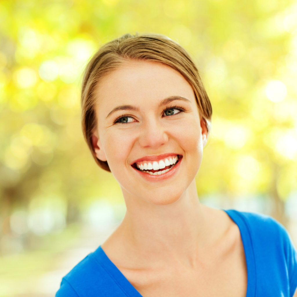 Women with a white, sparkling mile - teeth whitening available in Oviedo at Alafaya Family Dentistry